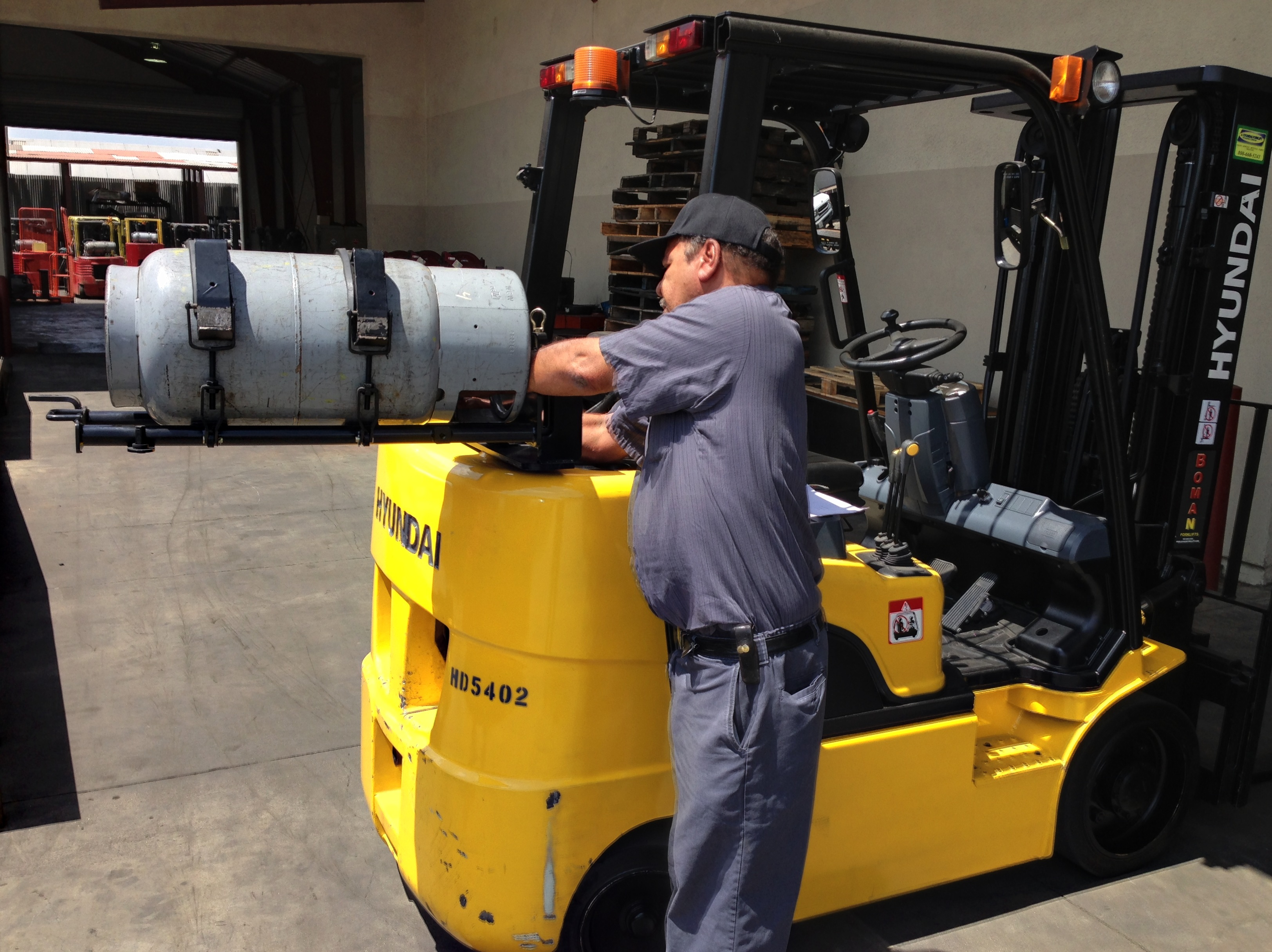 forklift propane tank changing gas lp safety training liquid safe osha installing under using fleet